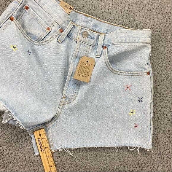 Levi's 501 Original Fit Hi-Rise Embroidered Blossom Garden Women Short  Size: 30 - Picture 10 of 15
